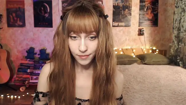 Snapshot of Friendly_Ellie chatting on December 2024 04:33:02 AM Friendly Ellie online show from December 2024 04:33:02 AM