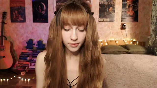 Snapshot of Friendly_Ellie chatting on December 2024 12:14:02 AM Friendly Ellie online show from December 2024 12:14:02 AM