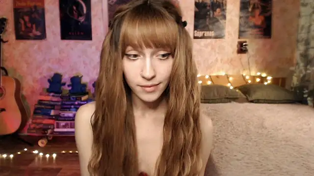 Snapshot of Friendly_Ellie chatting on December 2024 03:20:01 AM Friendly Ellie online show from December 2024 03:20:01 AM