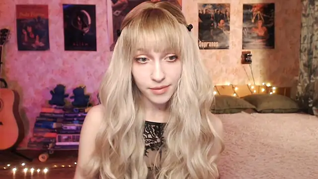 Snapshot of Friendly_Ellie chatting on January 2025 12:14:02 AM Friendly Ellie online show from January 2025 12:14:02 AM