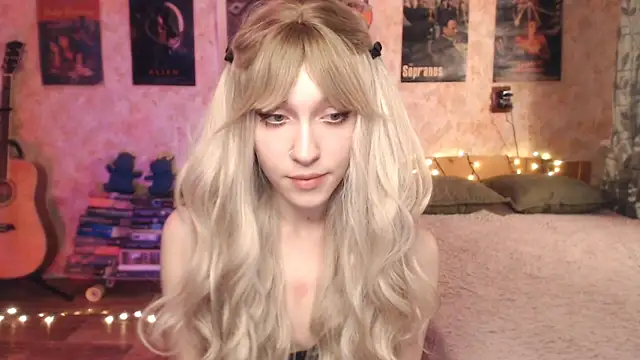 Snapshot of Friendly_Ellie chatting on January 2025 12:27:02 AM Friendly Ellie online show from January 2025 12:27:02 AM