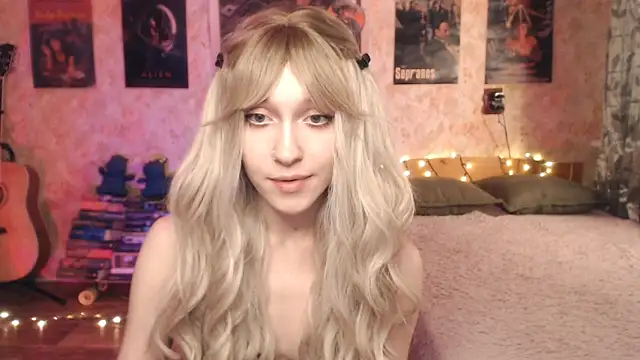 Snapshot of Friendly_Ellie chatting on January 2025 03:29:01 AM Friendly Ellie online show from January 2025 03:29:01 AM