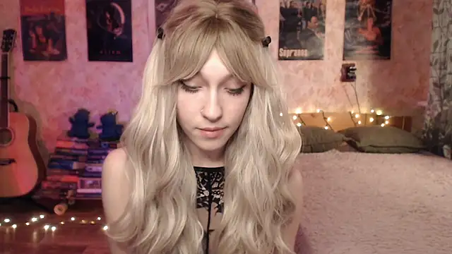 Snapshot of Friendly_Ellie chatting on January 2025 01:49:01 PM Friendly Ellie online show from January 2025 01:49:01 PM