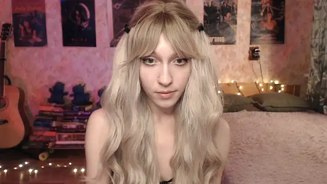 Snapshot of Friendly_Ellie chatting on January 2025 12:15:01 PM Friendly Ellie online show from January 2025 12:15:01 PM