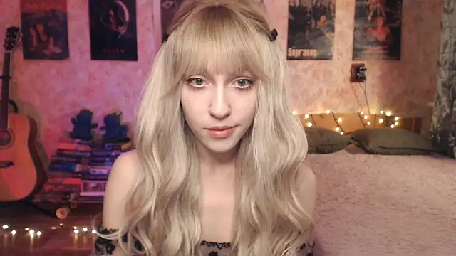 Snapshot of Friendly_Ellie chatting on January 2025 12:10:01 AM Friendly Ellie online show from January 2025 12:10:01 AM