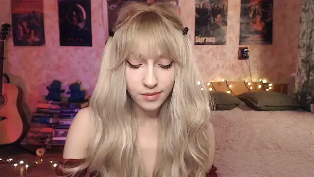 Snapshot of Friendly_Ellie chatting on January 2025 12:17:02 AM Friendly Ellie online show from January 2025 12:17:02 AM