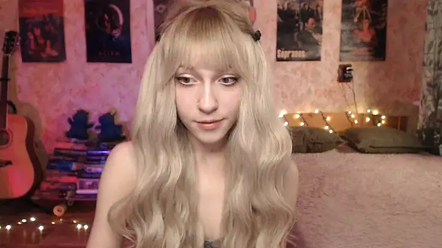 Snapshot of Friendly_Ellie chatting on January 2025 12:15:01 AM Friendly Ellie online show from January 2025 12:15:01 AM