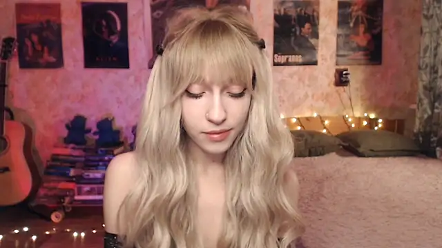 Snapshot of Friendly_Ellie chatting on January 2025 11:10:02 PM Friendly Ellie online show from January 2025 11:10:02 PM