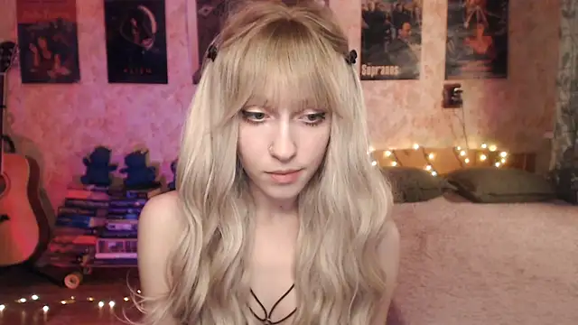 Snapshot of Friendly_Ellie chatting on January 2025 12:09:01 PM Friendly Ellie online show from January 2025 12:09:01 PM