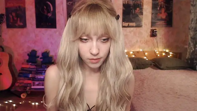 Snapshot of Friendly_Ellie chatting on January 2025 11:05:01 PM Friendly Ellie online show from January 2025 11:05:01 PM