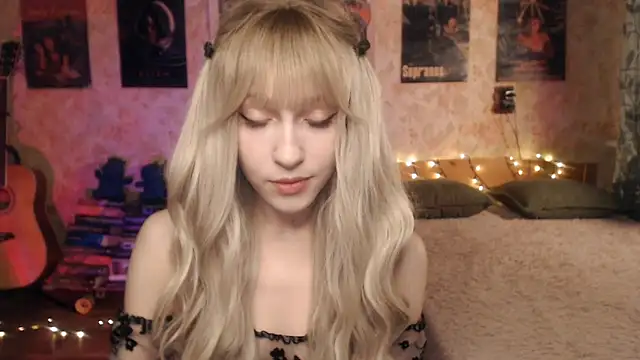 Snapshot of Friendly_Ellie chatting on January 2025 12:16:01 AM Friendly Ellie online show from January 2025 12:16:01 AM