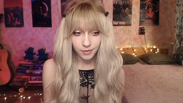 Snapshot of Friendly_Ellie chatting on January 2025 11:11:02 PM Friendly Ellie online show from January 2025 11:11:02 PM