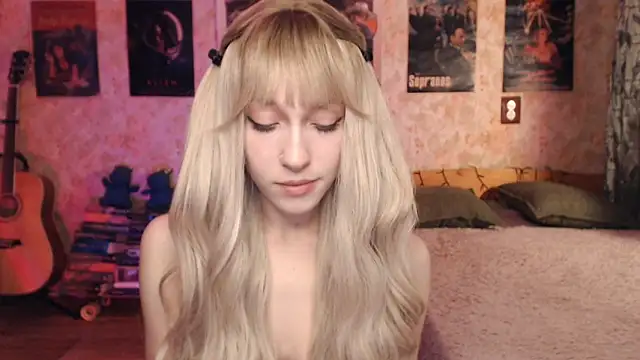 Snapshot of Friendly_Ellie chatting on February 2025 12:09:01 AM Friendly Ellie online show from February 2025 12:09:01 AM