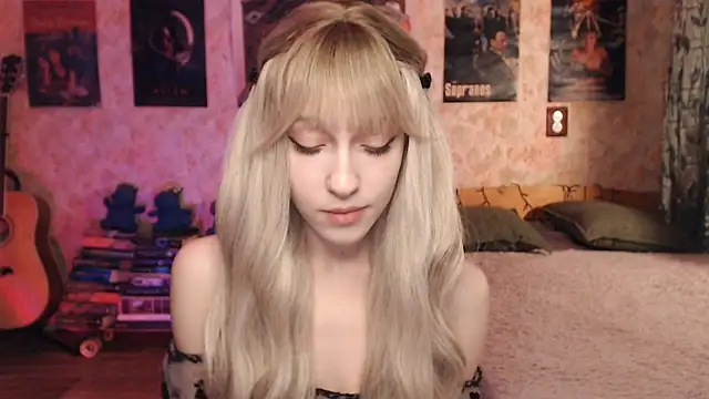 Snapshot of Friendly_Ellie chatting on February 2025 11:15:02 PM Friendly Ellie online show from February 2025 11:15:02 PM