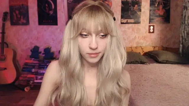Snapshot of Friendly_Ellie chatting on February 2025 11:15:02 PM Friendly Ellie online show from February 2025 11:15:02 PM