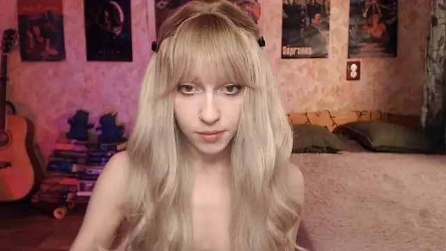 Snapshot of Friendly_Ellie chatting on February 2025 11:13:01 PM Friendly Ellie online show from February 2025 11:13:01 PM