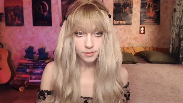 Snapshot of Friendly_Ellie chatting on February 2025 11:09:02 PM Friendly Ellie online show from February 2025 11:09:02 PM