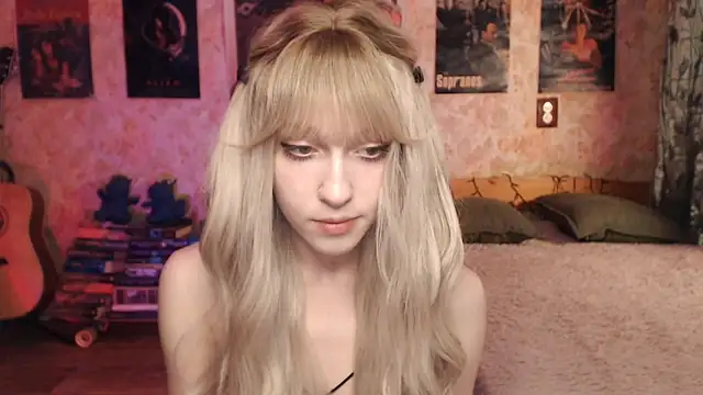 Snapshot of Friendly_Ellie chatting on February 2025 11:09:02 PM Friendly Ellie online show from February 2025 11:09:02 PM