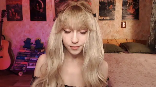 Snapshot of Friendly_Ellie chatting on March 2025 12:09:02 AM Friendly Ellie online show from March 2025 12:09:02 AM
