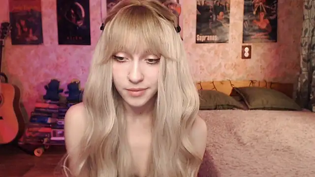 Snapshot of Friendly_Ellie chatting on March 2025 11:20:02 PM Friendly Ellie online show from March 2025 11:20:02 PM