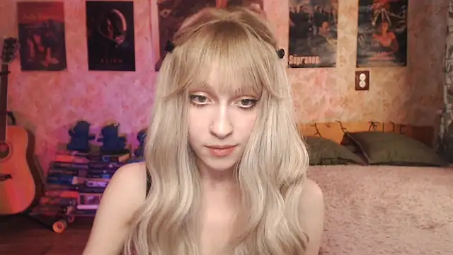 Snapshot of Friendly_Ellie chatting on March 2025 03:22:02 AM Friendly Ellie online show from March 2025 03:22:02 AM