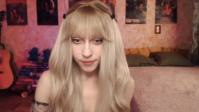 Snapshot of Friendly_Ellie chatting on March 2025 12:14:02 PM Friendly Ellie online show from March 2025 12:14:02 PM