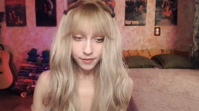 Snapshot of Friendly_Ellie chatting on March 2025 03:22:02 AM Friendly Ellie online show from March 2025 03:22:02 AM