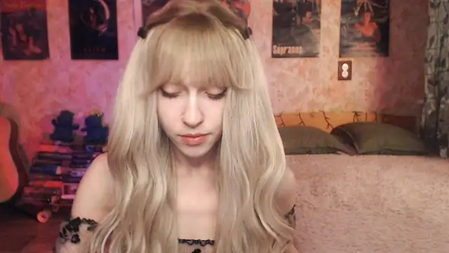 Snapshot of Friendly_Ellie chatting on March 2025 11:12:01 PM Friendly Ellie online show from March 2025 11:12:01 PM
