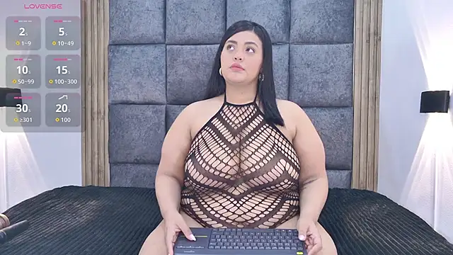 Snapshot of AmandaRousel chatting on December 2025 01:06:01 PM AmandaRousel online show from December 2025 01:06:01 PM