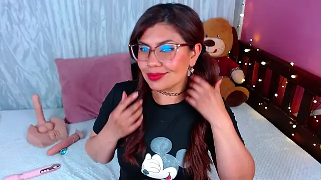 Snapshot of Queenamazon1 chatting on October 2025 03:43:02 AM Queenamazon1 online show from October 2025 03:43:02 AM