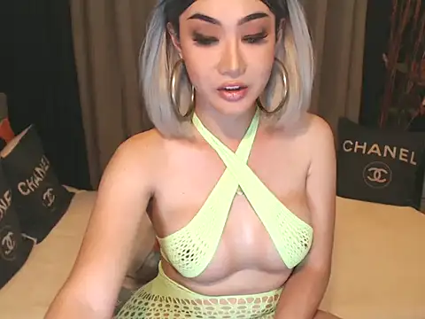 Snapshot of JustForCassie chatting on October 2025 11:31:01 AM JustForCassie online show from October 2025 11:31:01 AM