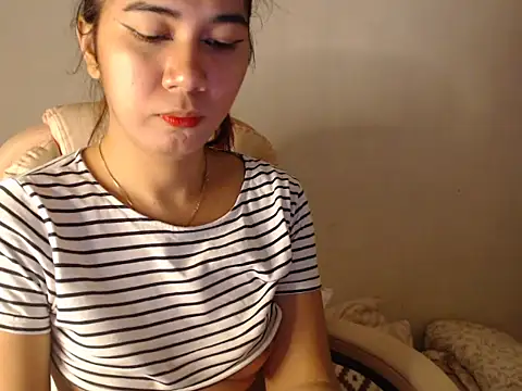 Snapshot of TransPetite1 chatting on March 2025 05:54:01 AM TransPetite1 online show from March 2025 05:54:01 AM