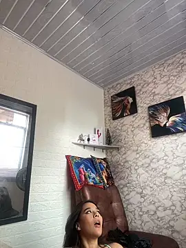 Little Amber6 online show from December 2024 09:01:01 PM