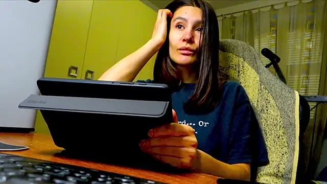 GodlyTheia online show from December 2025 10:08:02 AM