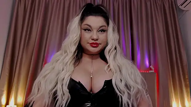 Snapshot of Larissa_K chatting on October 2025 01:06:02 PM Larissa K online show from October 2025 01:06:02 PM