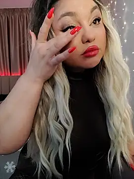 Snapshot of Larissa_K chatting on December 2025 05:39:02 AM Larissa K online show from December 2025 05:39:02 AM