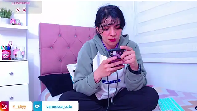 Snapshot of Vannessa__Shy chatting on September 2025 12:36:02 AM Vannessa Shy online show from September 2025 12:36:02 AM