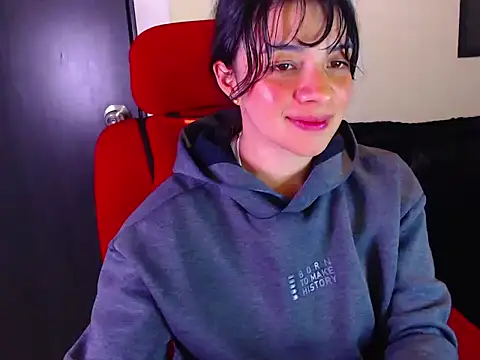 Snapshot of Vannessa__Shy chatting on October 2025 12:33:01 AM Vannessa Shy online show from October 2025 12:33:01 AM