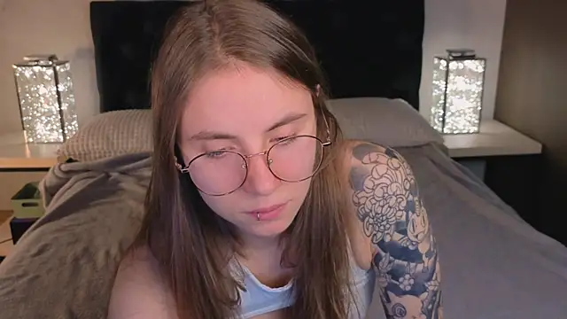 Snapshot of _AnnaStark_ chatting on September 2025 08:20:01 PM AnnaStark online show from September 2025 08:20:01 PM