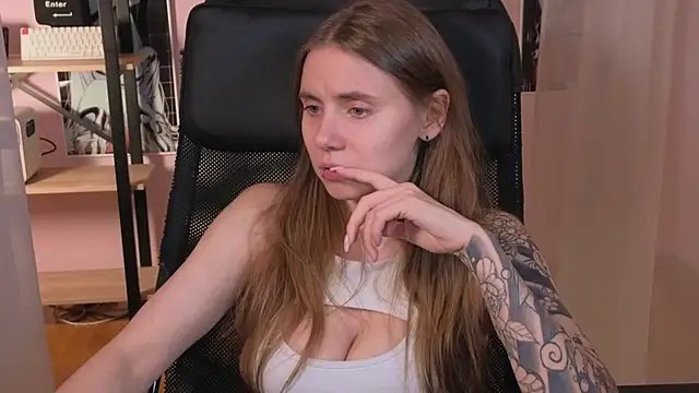 Snapshot of _AnnaStark_ chatting on September 2025 08:14:01 PM AnnaStark online show from September 2025 08:14:01 PM