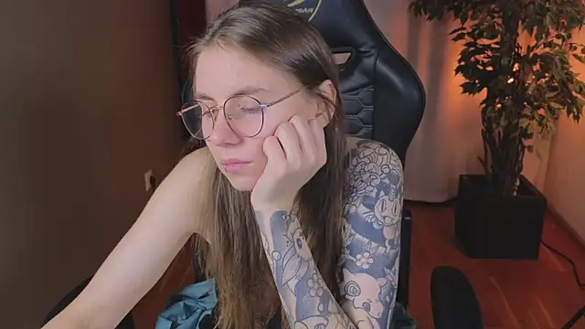 Snapshot of _AnnaStark_ chatting on October 2025 02:37:01 PM AnnaStark online show from October 2025 02:37:01 PM