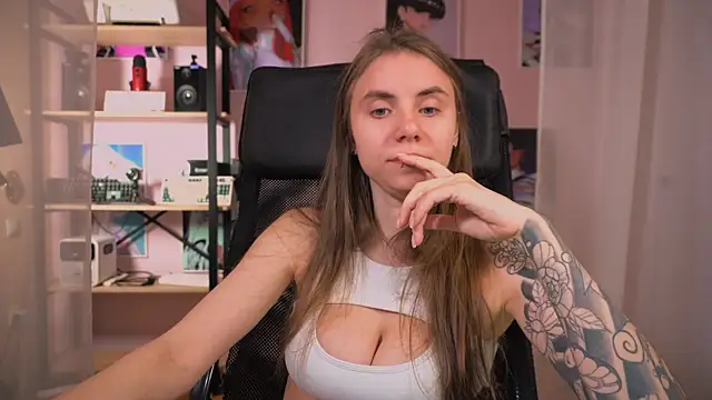 Snapshot of _AnnaStark_ chatting on October 2025 07:47:01 PM AnnaStark online show from October 2025 07:47:01 PM