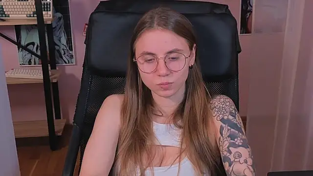 Snapshot of _AnnaStark_ chatting on October 2025 08:18:01 PM AnnaStark online show from October 2025 08:18:01 PM