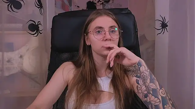 Snapshot of _AnnaStark_ chatting on November 2025 08:11:01 PM AnnaStark online show from November 2025 08:11:01 PM