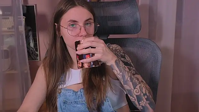 Snapshot of _AnnaStark_ chatting on November 2025 06:41:04 PM AnnaStark online show from November 2025 06:41:04 PM