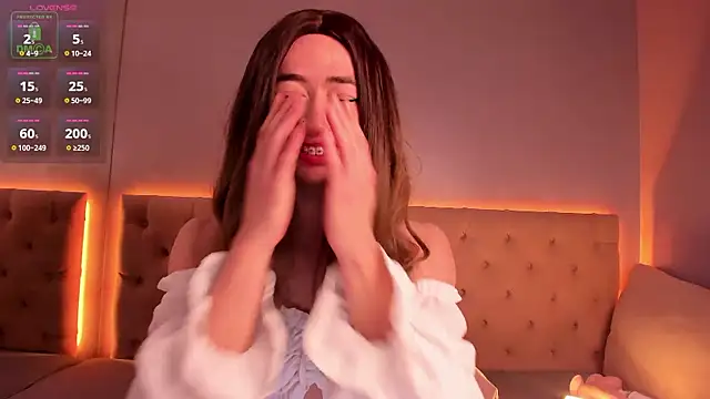 NickieRainer online show from October 2025 04:33:01 AM