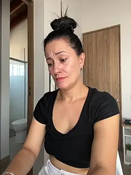 Verito hot online show from October 2025 09:00:02 PM