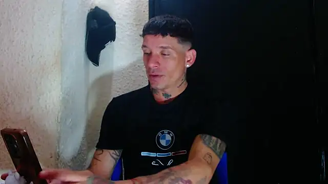 Snapshot of sebas_bigcock69 chatting on March 2025 01:32:02 AM sebas bigcock69 online show from March 2025 01:32:02 AM