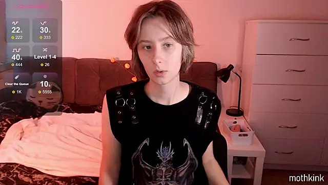 mothkink online show from October 2025 02:54:01 PM