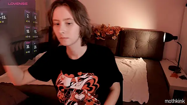 mothkink online show from October 2025 05:58:02 PM